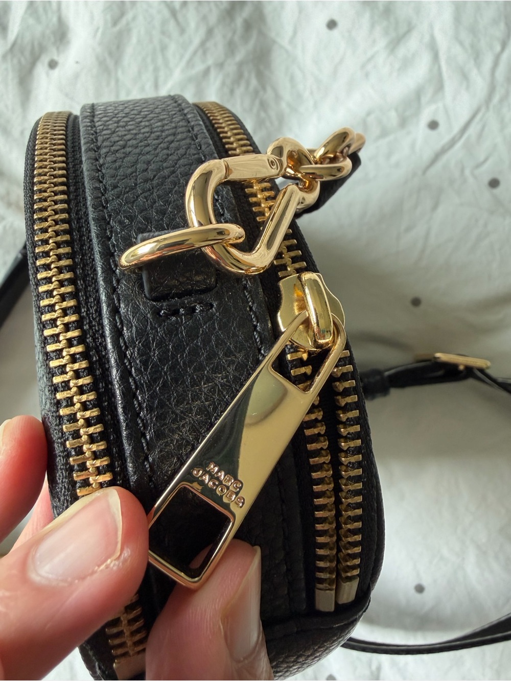 Marc Jacobs Black Pebbled Round Crossbody Bag with Gold Hardware - Picture 9 of 14